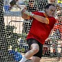 The heavy weight thow is a bit of a Masters speciality event. Yes, this guy is off the ground!