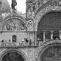Gli ombrelli rossi